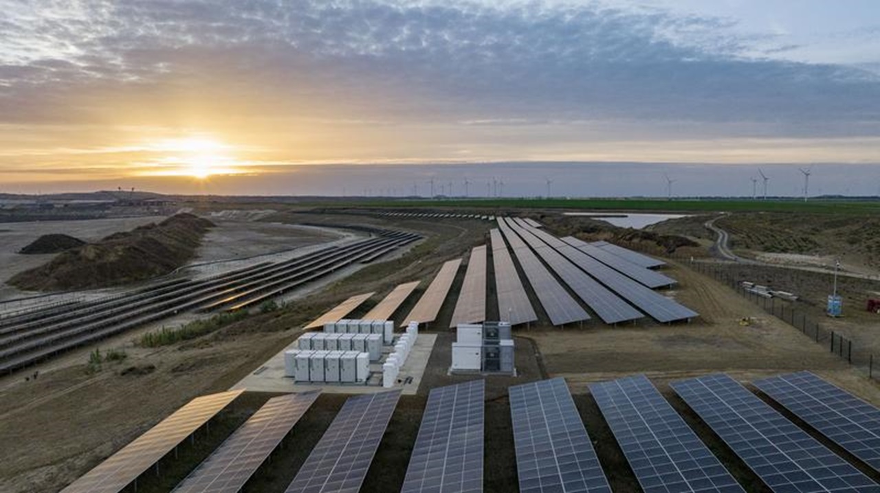 Solarstrom aus dem Tagebau Inden: RWE nimmt Photovoltaikanlage mit Speicher in Betrieb