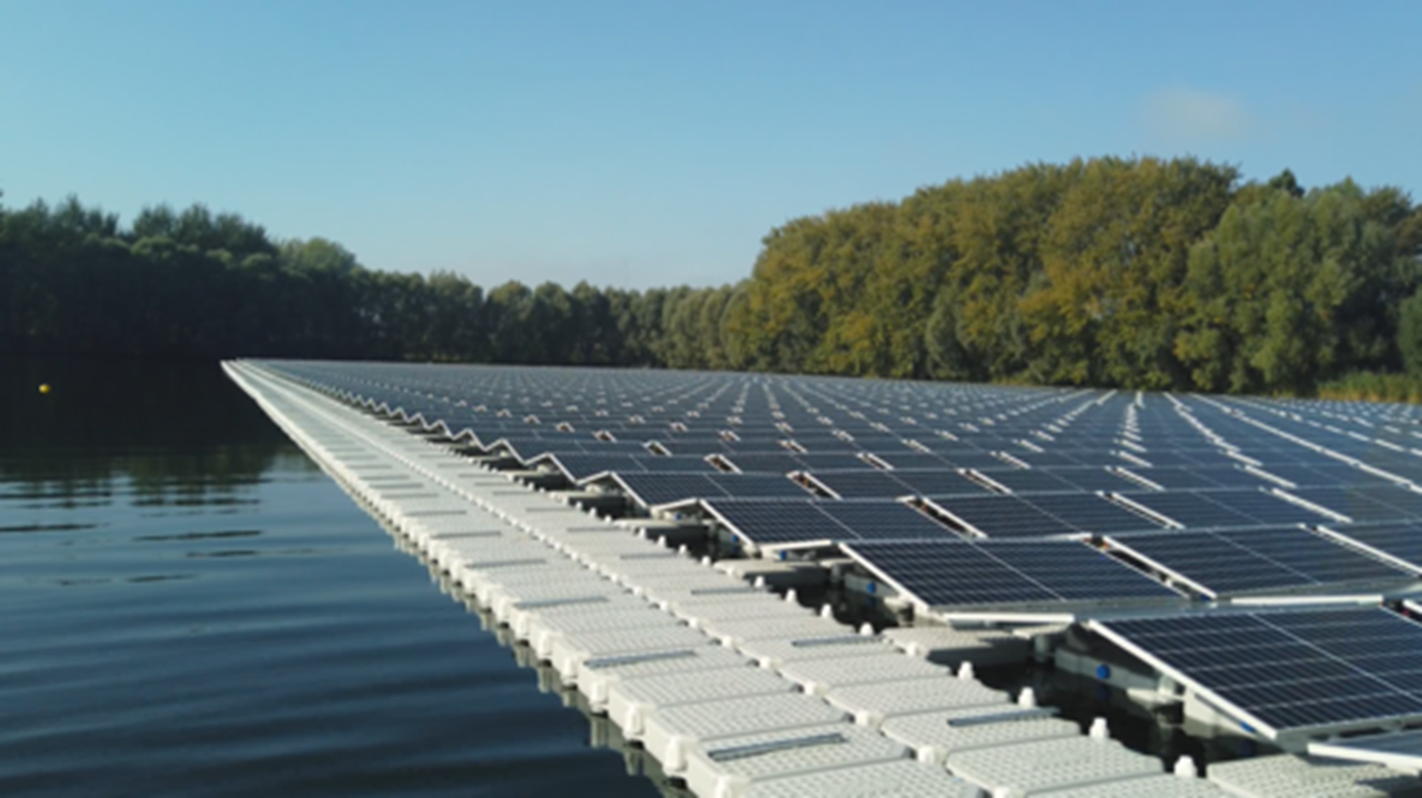 PV2Float: Solarmodule sollen auf dem Mortkasee schwimmen lernen