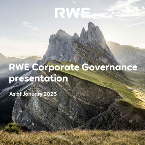 Felsige Berglandschaft mit grünen Wiesen und Schriftzug über eine Unternehmenspräsentation im Vordergrund.