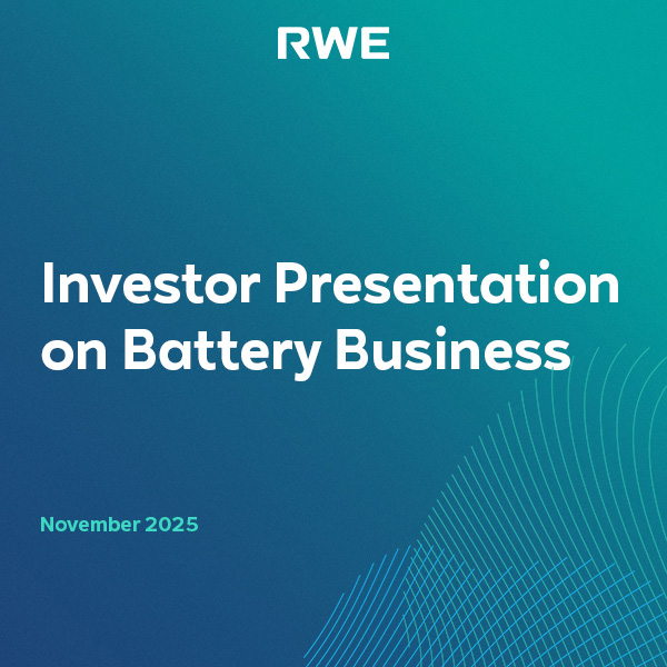 RWE-Logo und Titelblatt einer Investorenpräsentation zum Batteriegeschäft für November 2025.