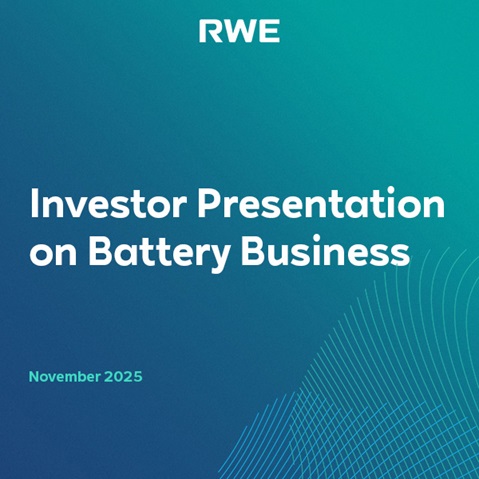 RWE-Logo und Titelblatt einer Investorenpräsentation zum Batteriegeschäft für November 2025.