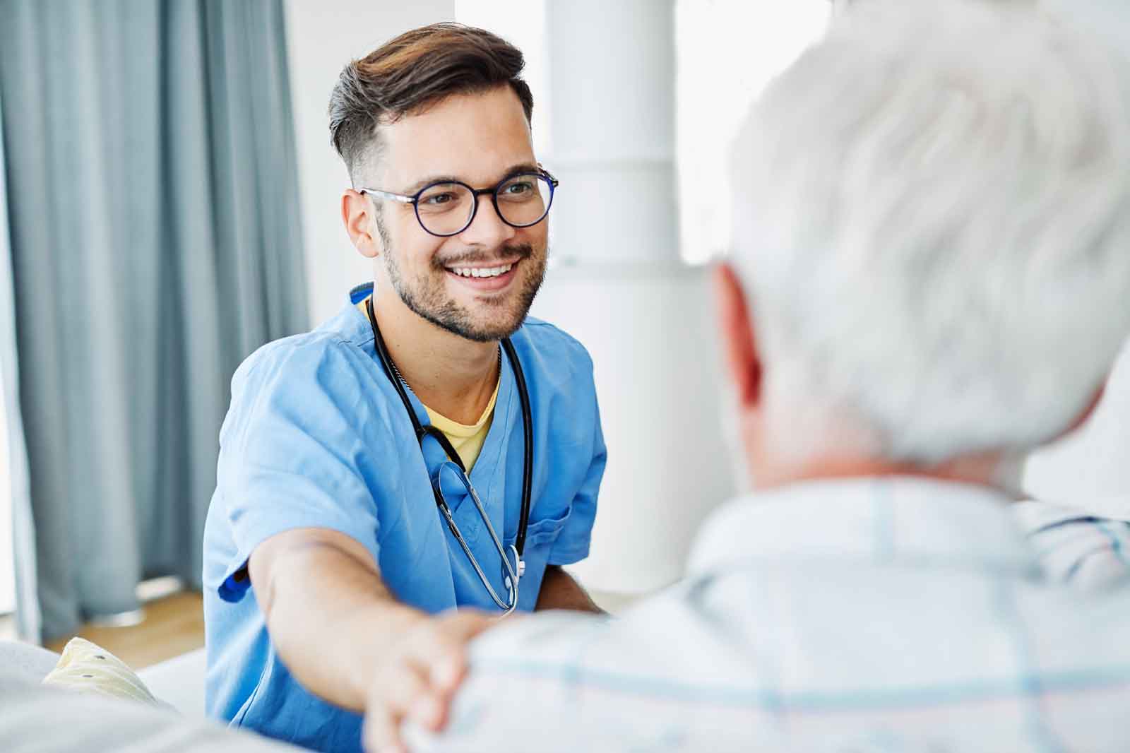 Als medizinischer Fachangestellter (w/d/m) kümmerst du dich um Patient*innen und unterstützt bei der Behandlung.