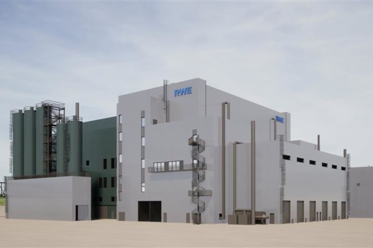 Großes graues Industriegebäude mit RWE Schriftzug Silos und Wendeltreppe