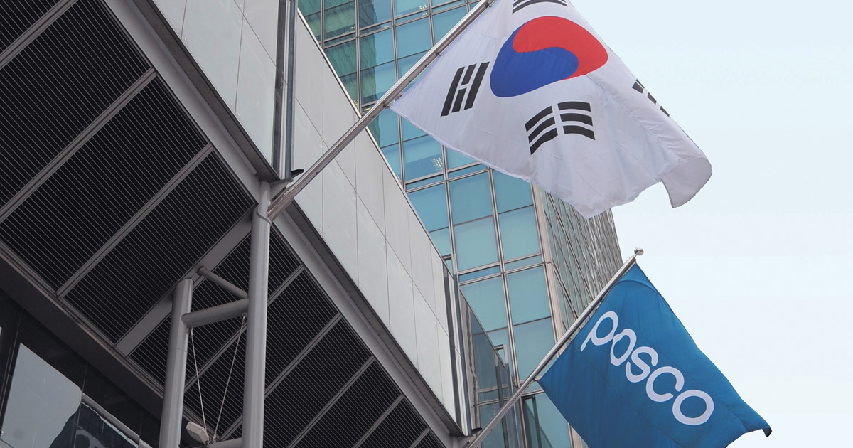 RWE delivers LNG cargo on a carbon-neutral basis to Korean steel company  POSCO