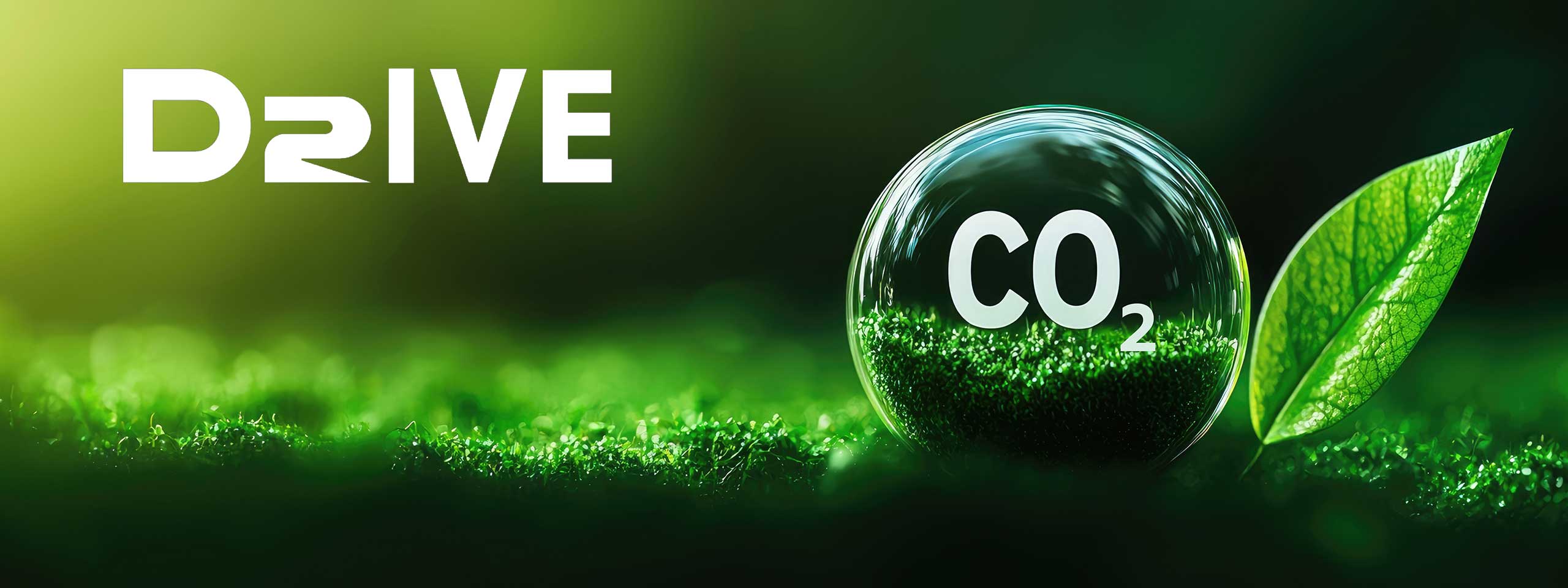 Ein Glas mit CO₂ und grünem Gras, umgeben von einem Blätterhintergrund, symbolisiert Nachhaltigkeit.