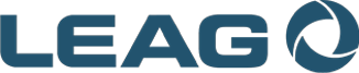 Logo mit dem blauen Schriftzug „LEAG“ links und einem kreisförmigen, aus drei geschwungenen Segmenten bestehenden dunkelblauen Symbol rechts auf weißem Hintergrund.