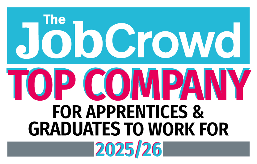 Das Bild zeigt das Logo von JobCrowd mit dem Titel 'Top Company für Auszubildende und Absolventen 2025/26'.