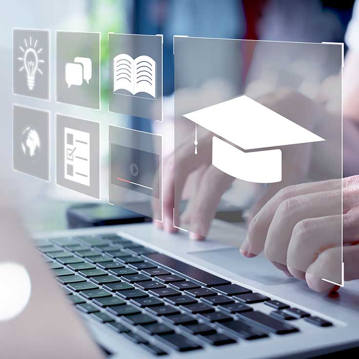 Eine Person, die auf einem Laptop tippt, mit digitalen Symbolen für Bildung, einschließlich eines Abschlusskapitals und Bücher.